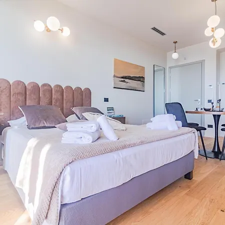 Aurora By Rent Apartment