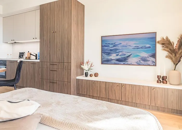 Aurora By Rent * Como